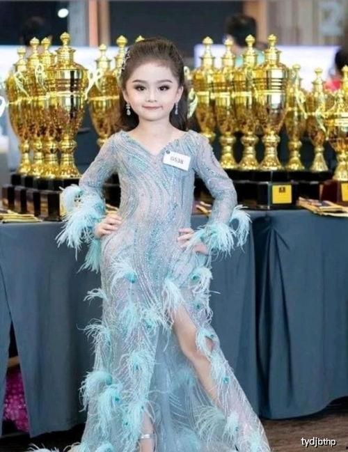 成人周岁礼服怎么穿视频,优雅亮相的必备技巧