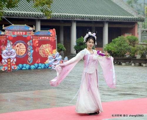 汉服成人走秀演出视频,成人汉服走秀,穿越时空的古典美学演绎 第2张 汉服成人走秀演出视频,成人汉服走秀,穿越时空的古典美学演绎 第2张