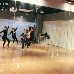 春晚傣族舞蹈成人舞视频,传承民族韵律，展现青春风采  第2张