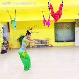 春晚傣族舞蹈成人舞视频,传承民族韵律，展现青春风采  第3张