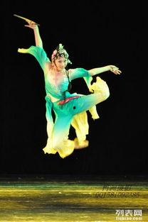 提灯笼舞蹈成人舞蹈视频,成人舞蹈视频中的魅力展现  第3张