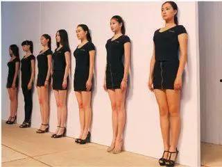 成人模特靠墙站姿视频  第2张